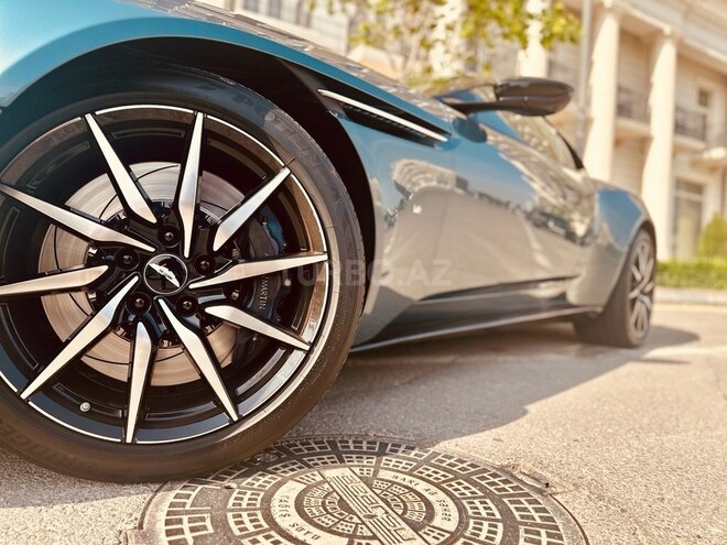 Aston Martin  2017, 9,500 km - 5.2 l - Bakı