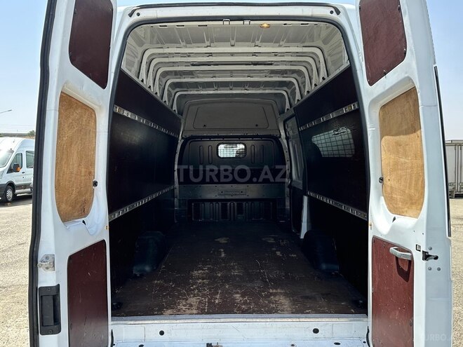 Ford Transit-8