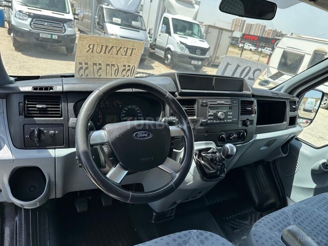 Ford Transit-10