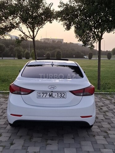 Hyundai Elantra-4