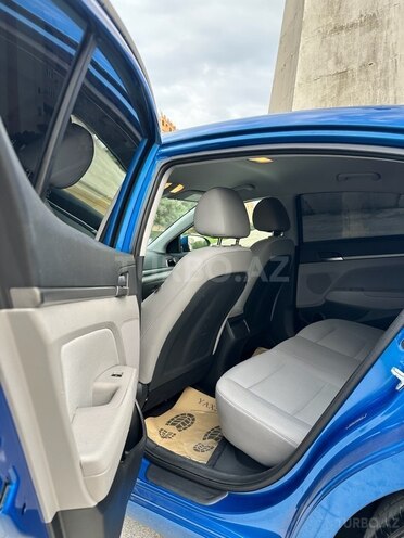 Hyundai Elantra-11