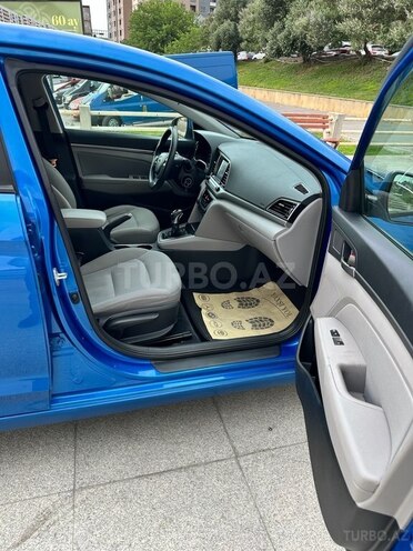 Hyundai Elantra-13