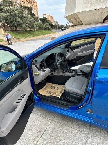 Hyundai Elantra-12