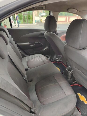 Chevrolet Aveo-12