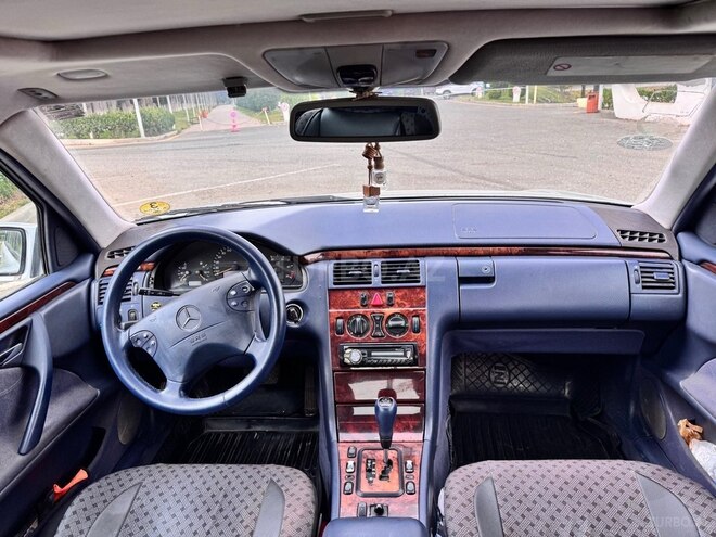 Mercedes E 220 d 2000, 370,000 km - 2.2 l - Masallı