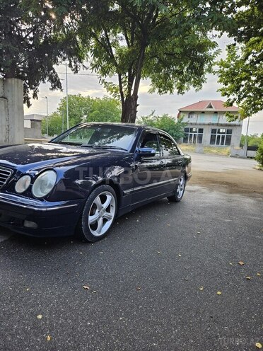 Mercedes E 220 d 1999, 350,000 km - 2.2 л - Qazax