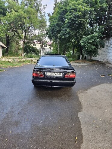 Mercedes E 220 d 1999, 350,000 km - 2.2 л - Qazax