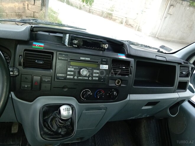 Ford Transit-6