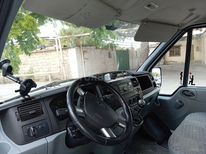 Ford Transit-8