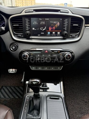 Kia Sorento-12