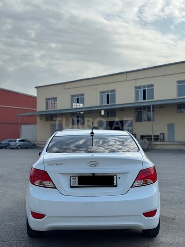 Hyundai Accent 2017, 199,559 km - 1.6 l - Bakı