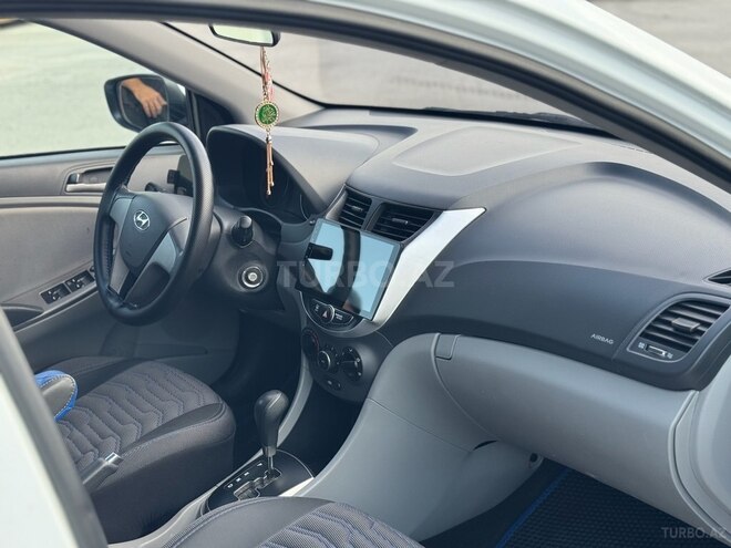 Hyundai Accent 2017, 199,559 km - 1.6 l - Bakı