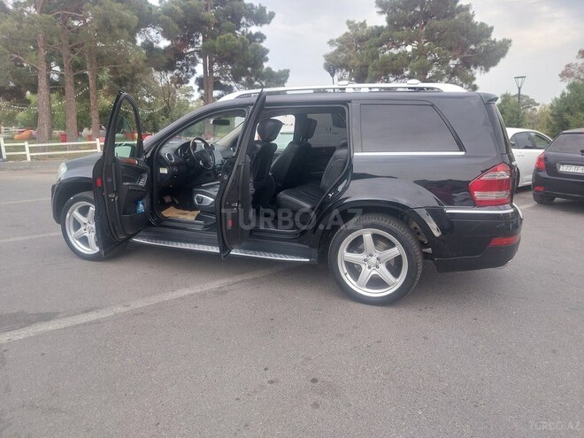 Mercedes GL 550-12
