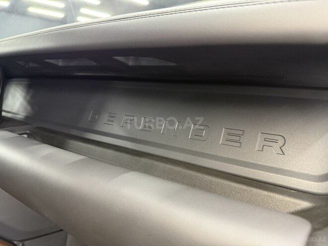 Land Rover Defender-11