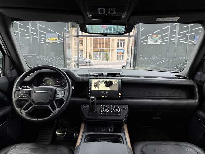 Land Rover Defender-7