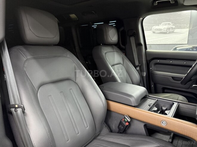 Land Rover Defender-10