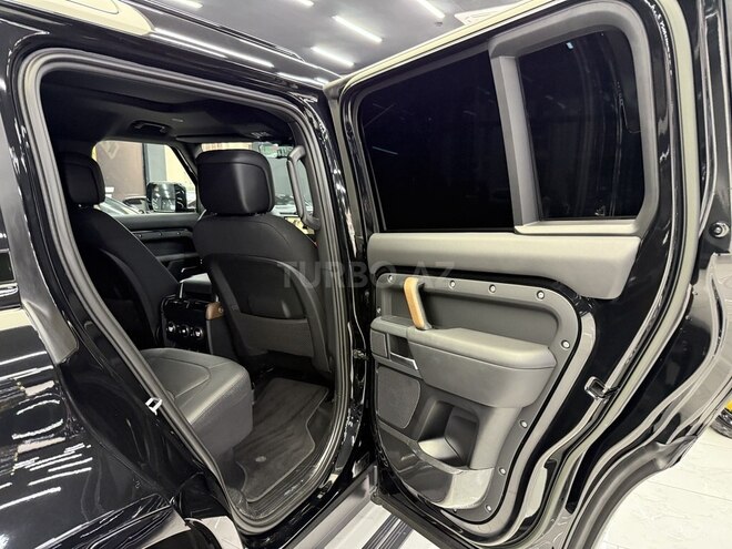 Land Rover Defender-9