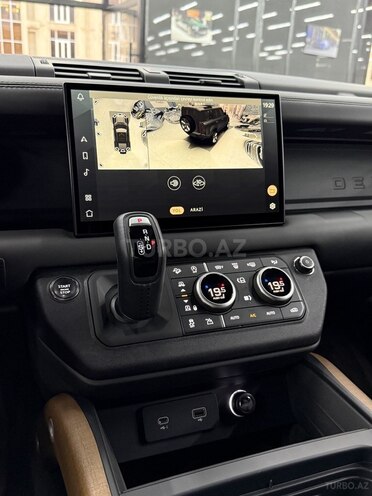 Land Rover Defender-19