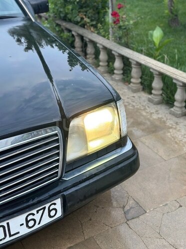 Mercedes E 280 1994, 364,532 km - 2.8 l - Bakı