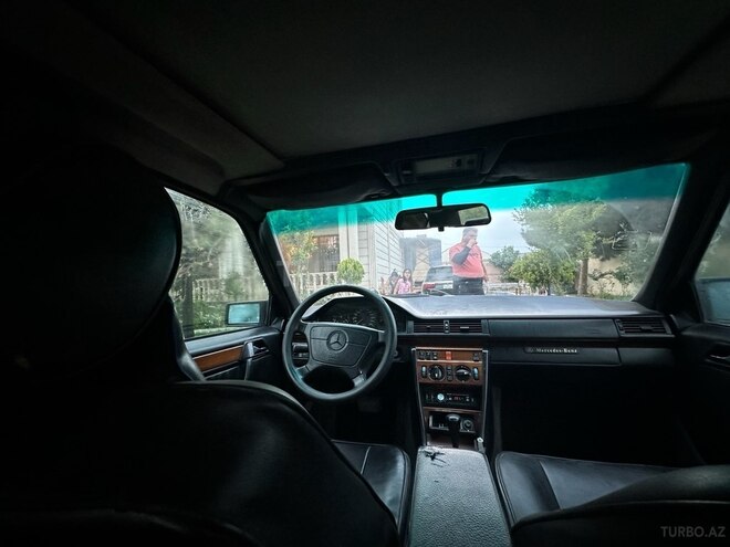 Mercedes E 280 1994, 364,532 km - 2.8 l - Bakı