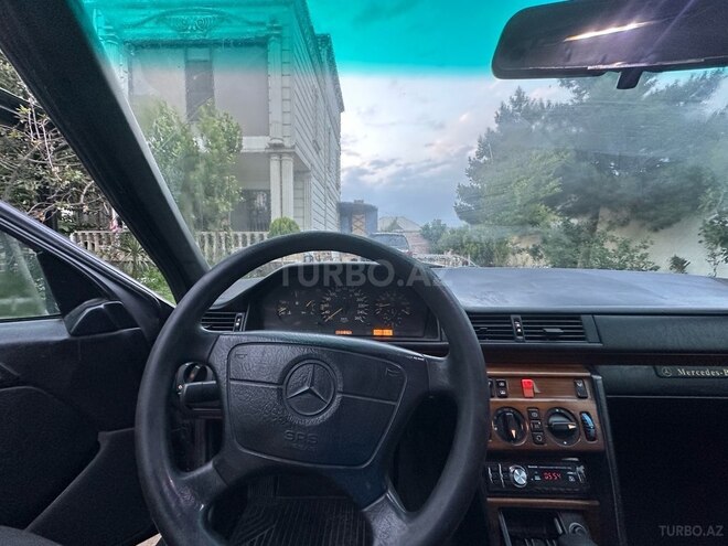 Mercedes E 280 1994, 364,532 km - 2.8 l - Bakı