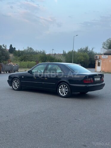 Mercedes E 240 1998, 306,000 km - 2.4 l - Sumqayıt