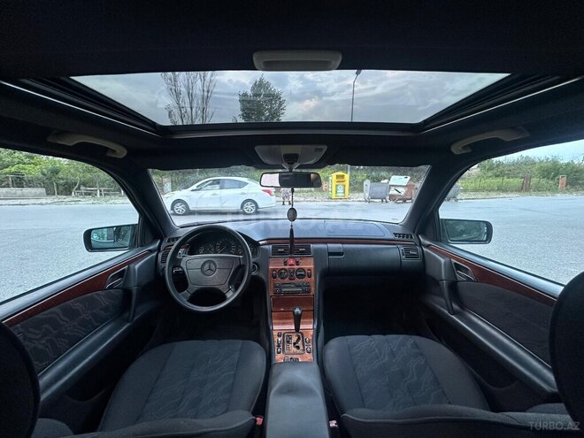 Mercedes E 240 1998, 306,000 km - 2.4 l - Sumqayıt