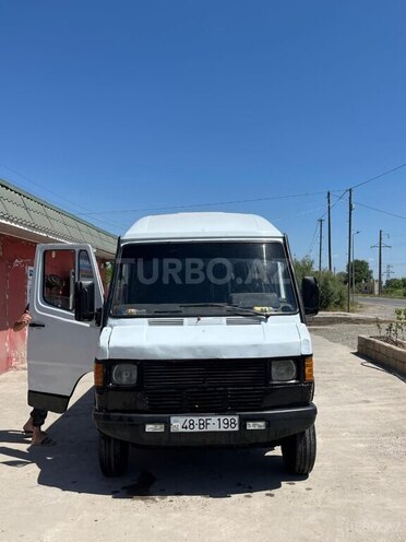 Mercedes 208 D 1991, 500,000 km - 2.9 l - Sabirabad