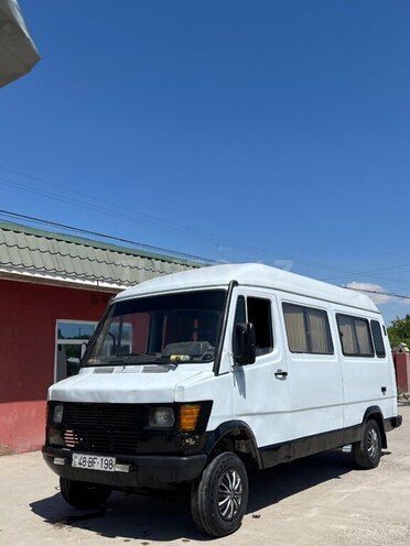 Mercedes 208 D 1991, 500,000 km - 2.9 l - Sabirabad