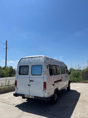 Mercedes 208 D 1991, 500,000 km - 2.9 l - Sabirabad