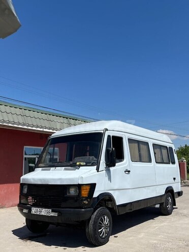 Mercedes 208 D 1991, 500,000 km - 2.9 l - Sabirabad