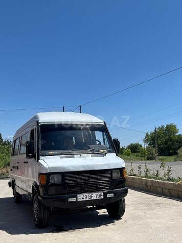 Mercedes 208 D 1991, 500,000 km - 2.9 l - Sabirabad