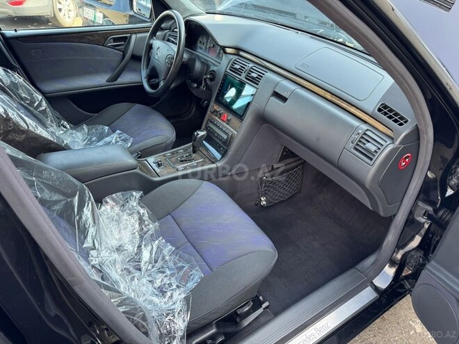 Mercedes E 280 2001, 263,000 km - 2.8 l - Gəncə