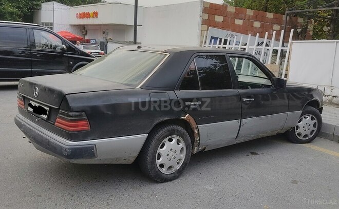 Mercedes E 220 1993, 350,000 km - 2.3 l - İsmayıllı