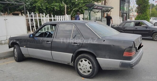Mercedes E 220 1993, 350,000 km - 2.3 l - İsmayıllı