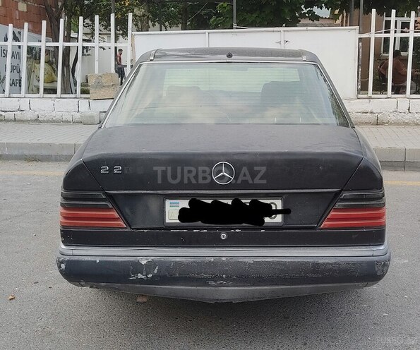 Mercedes E 220 1993, 350,000 km - 2.3 l - İsmayıllı