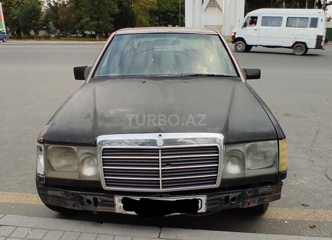 Mercedes E 220 1993, 350,000 km - 2.3 l - İsmayıllı