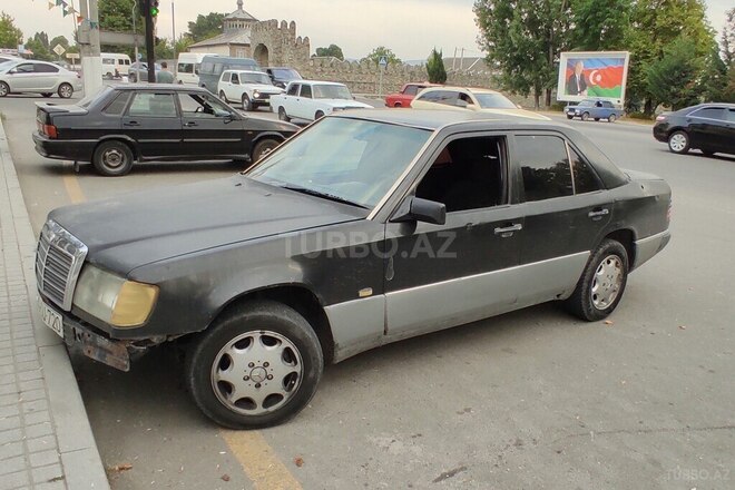 Mercedes E 220 1993, 350,000 km - 2.3 l - İsmayıllı