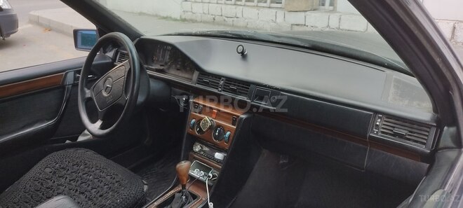 Mercedes E 220 1993, 350,000 km - 2.3 l - İsmayıllı