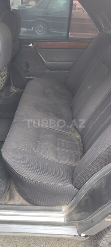 Mercedes E 220 1993, 350,000 km - 2.3 l - İsmayıllı