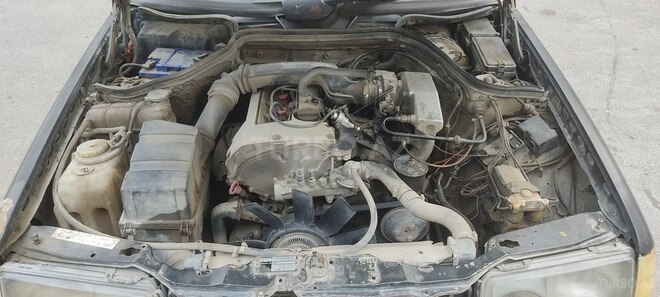 Mercedes E 220 1993, 350,000 km - 2.3 l - İsmayıllı