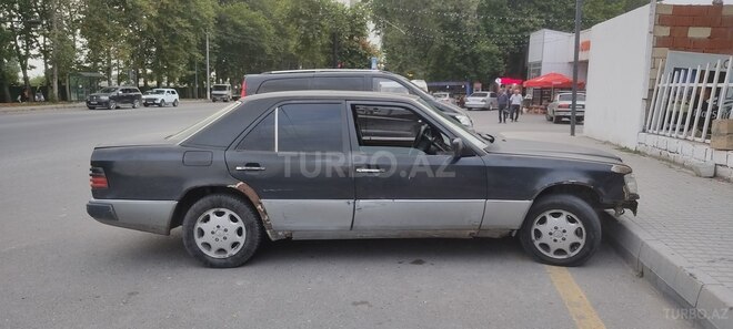 Mercedes E 220 1993, 350,000 km - 2.3 l - İsmayıllı