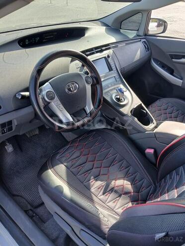 Toyota Prius-5