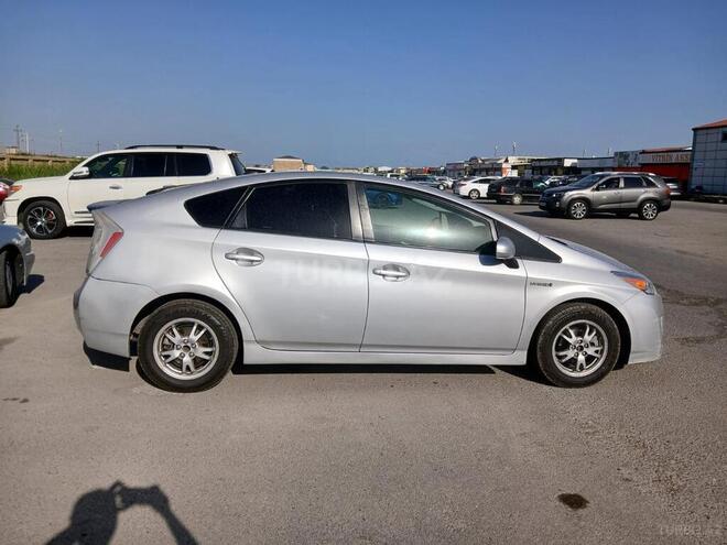 Toyota Prius-4