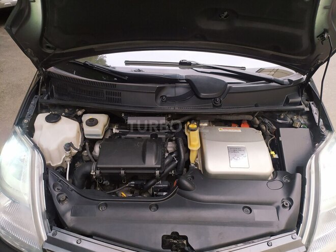 Toyota Prius-13