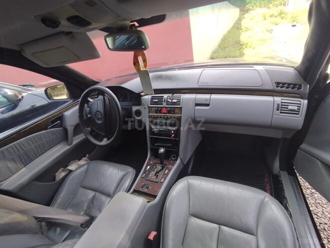 Mercedes E 240 1998, 363,325 km - 2.4 l - Biləsuvar