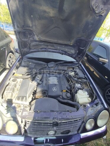 Mercedes E 240 1998, 363,325 km - 2.4 l - Biləsuvar