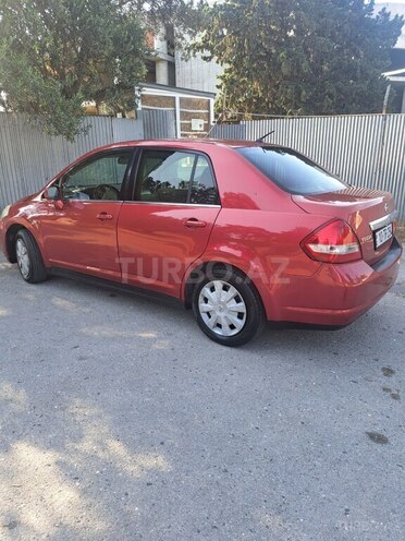 Nissan Tiida-12