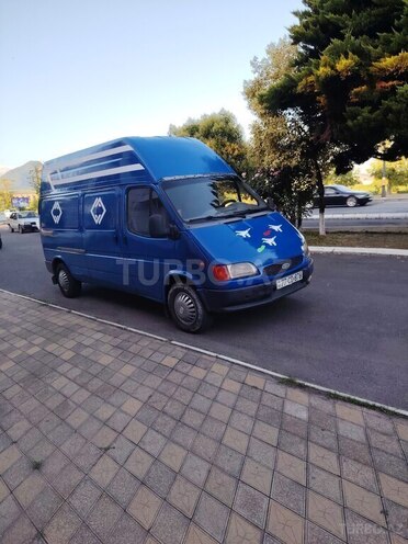 Ford Transit-9