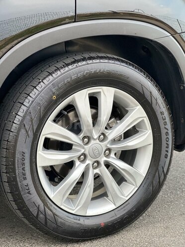 Kia Sorento-13